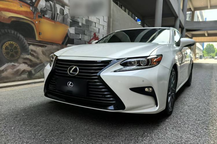 Used Lexus ES 2017 200 30th Anniversary Edition Guazi used car, China used car export, Used car for sale, Used Lexus cars, Cheapest cars for sale