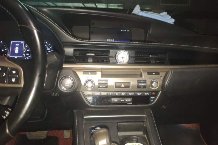 Used Lexus ES 2017 200 30th Anniversary Edition Audio And AC Panel