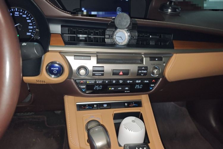 Used Lexus ES 2017 300h Mark Levinson Luxury Edition Audio And AC Panel