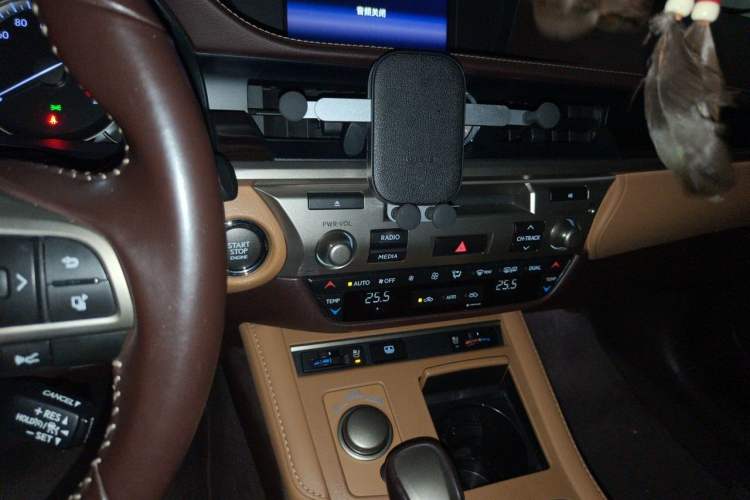 Used Lexus ES 2017 250 Mark Levinson Luxury Edition Audio And AC Panel