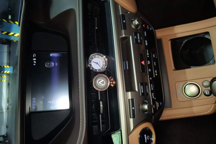Used Lexus ES 2017 300h Mark Levinson Comfort Edition Audio And AC Panel