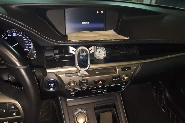 Used Lexus ES 2017 300h Mark Levinson Comfort Edition Audio And AC Panel