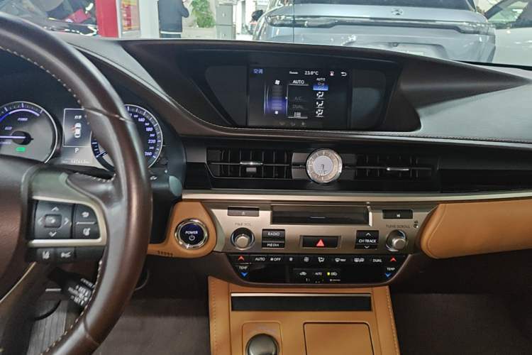 Used Lexus ES 2017 300h Mark Levinson Comfort Edition Audio And AC Panel