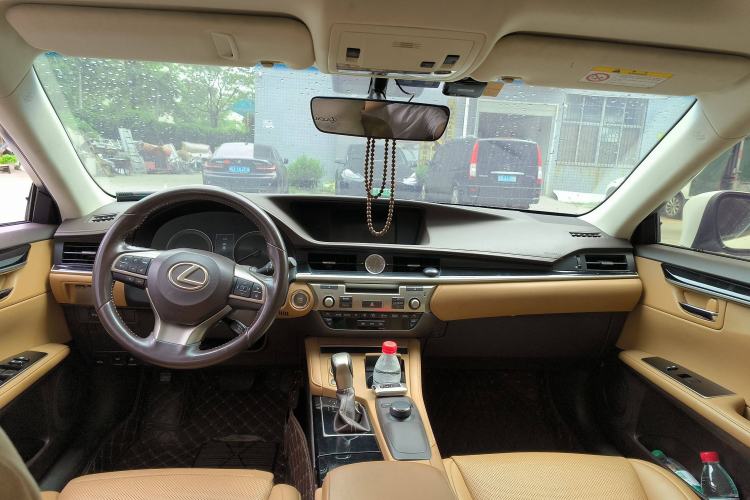 Used Lexus ES 2017 200 30th Anniversary Edition Center Console