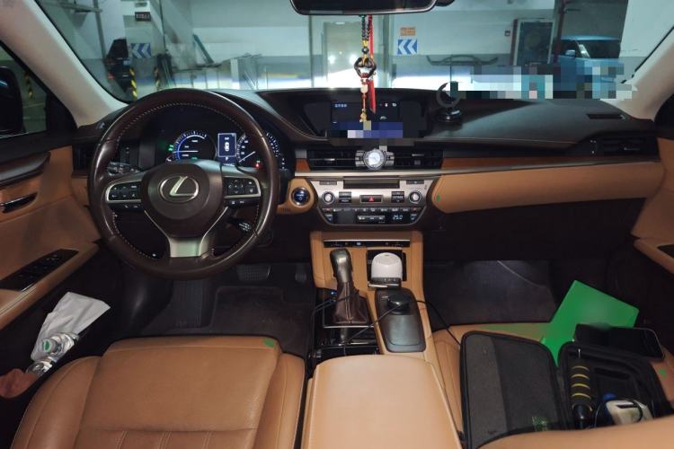 Used Lexus ES 2017 300h Mark Levinson Luxury Edition Center Console