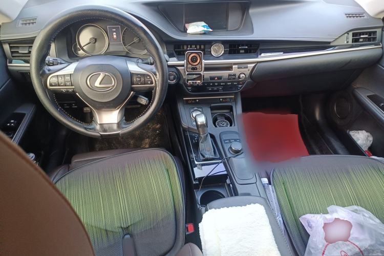 Used Lexus ES 2017 200 30th Anniversary Edition Center Console