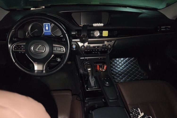 Used Lexus ES 2017 200 30th Anniversary Edition Center Console