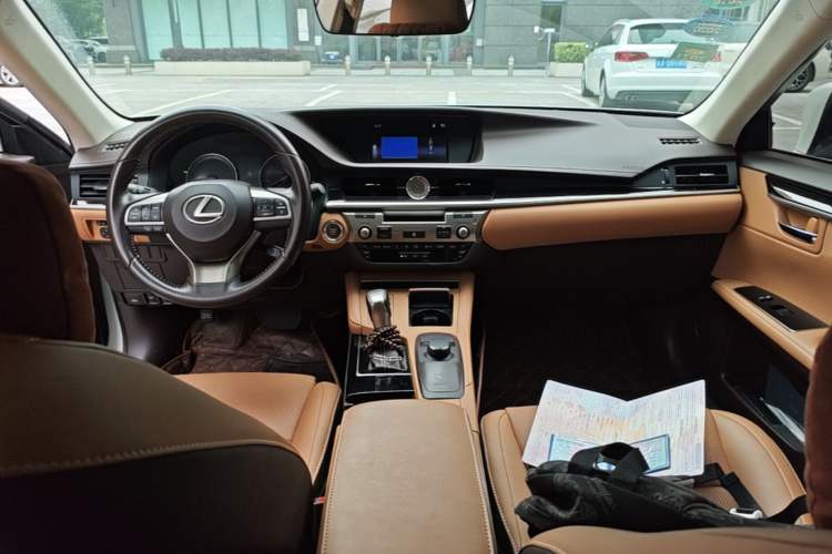 Used Lexus ES 2017 200 30th Anniversary Edition Center Console