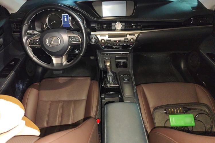 Used Lexus ES 2017 200 30th Anniversary Edition Center Console