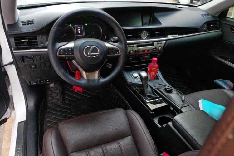 Used Lexus ES 2017 200 30th Anniversary Edition Center Console