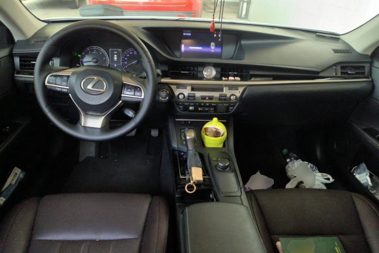 Used Lexus ES 2017 200 30th Anniversary Edition Center Console