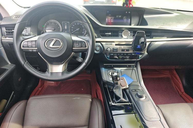 Used Lexus ES 2017 200 30th Anniversary Edition Center Console