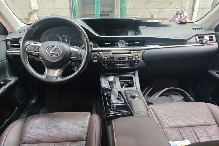 Used Lexus ES 2017 200 30th Anniversary Edition Center Console