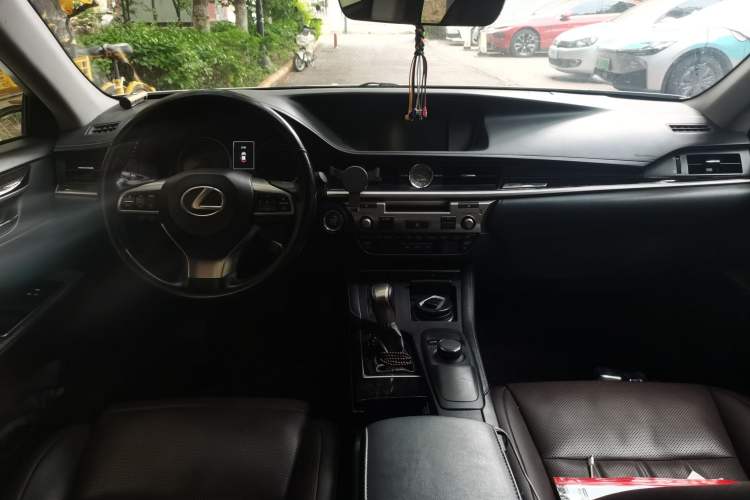 Used Lexus ES 2017 200 30th Anniversary Edition Center Console