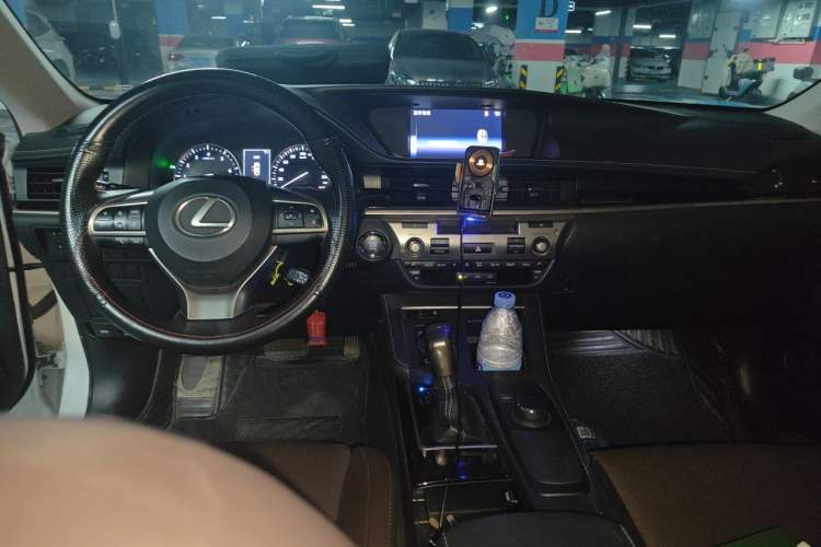 Used Lexus ES 2017 200 30th Anniversary Edition Center Console