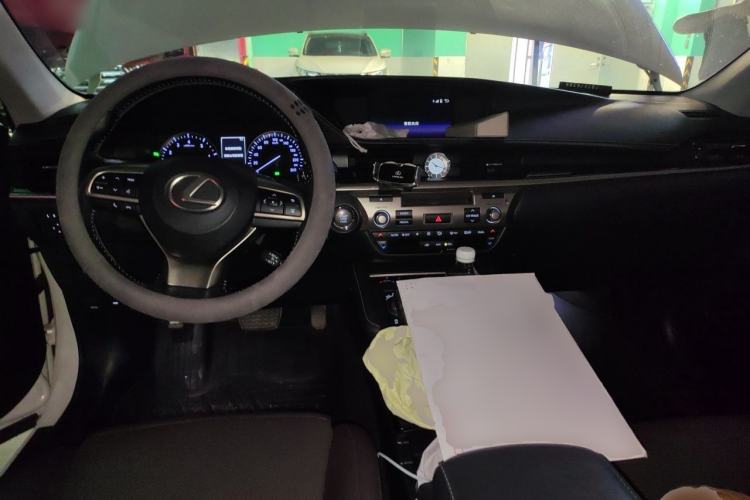 Used Lexus ES 2017 200 30th Anniversary Edition Center Console