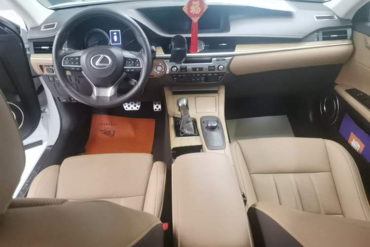 Used Lexus ES 2017 300h Mark Levinson Comfort Edition Center Console