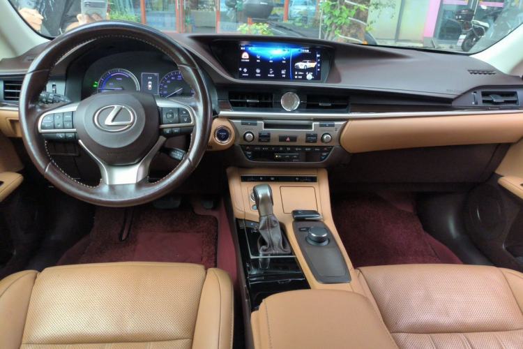 Used Lexus ES 2017 300h Mark Levinson Luxury Edition Center Console