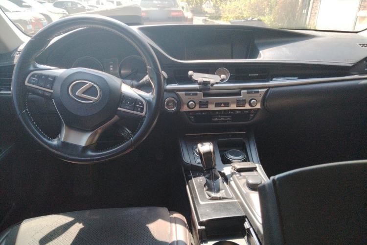Used Lexus ES 2017 200 30th Anniversary Edition Center Console