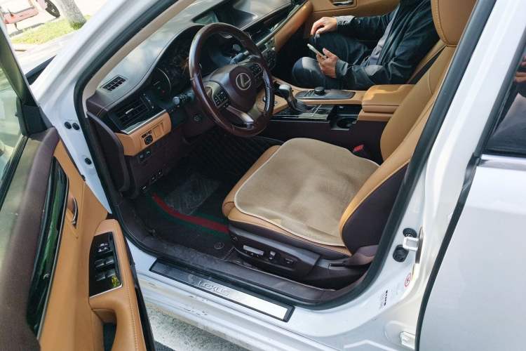 Used Lexus ES 2017 300h Mark Levinson Comfort Edition Driver Seat