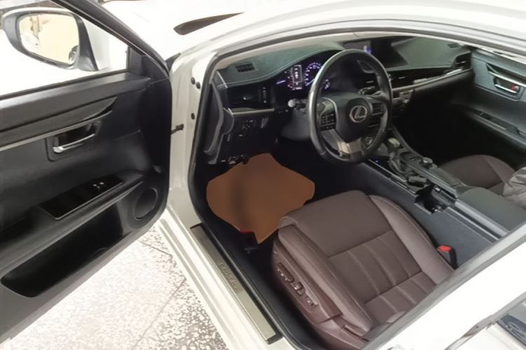 Used Lexus ES 2017 200 30th Anniversary Edition Driver Seat