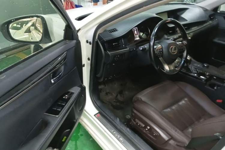 Used Lexus ES 2017 200 30th Anniversary Edition Driver Seat