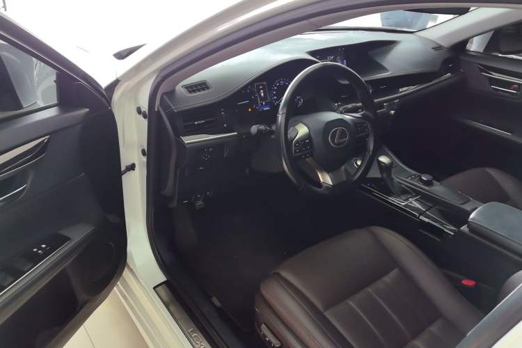 Used Lexus ES 2017 200 30th Anniversary Edition Driver Seat