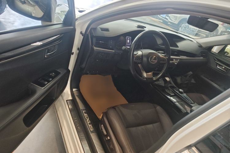Used Lexus ES 2017 200 30th Anniversary Edition Driver Seat