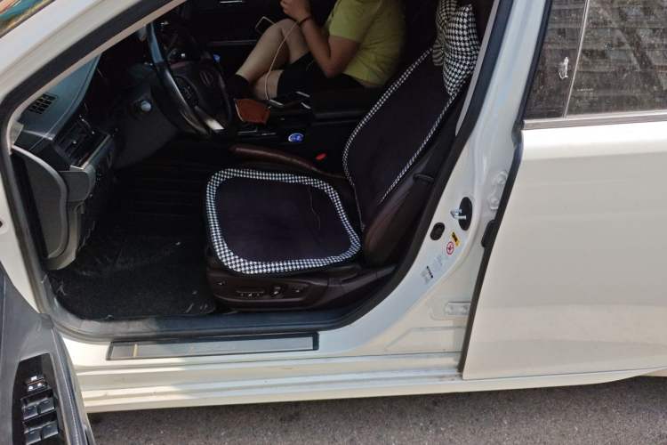 Used Lexus ES 2017 200 30th Anniversary Edition Driver Seat