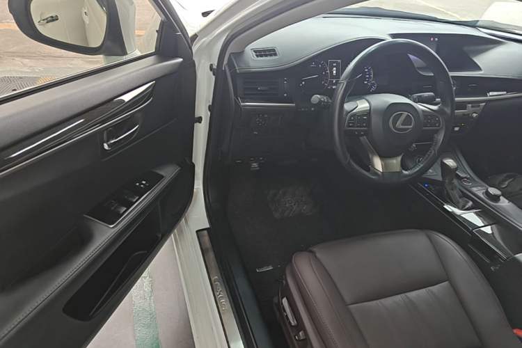 Used Lexus ES 2017 200 30th Anniversary Edition Driver Seat