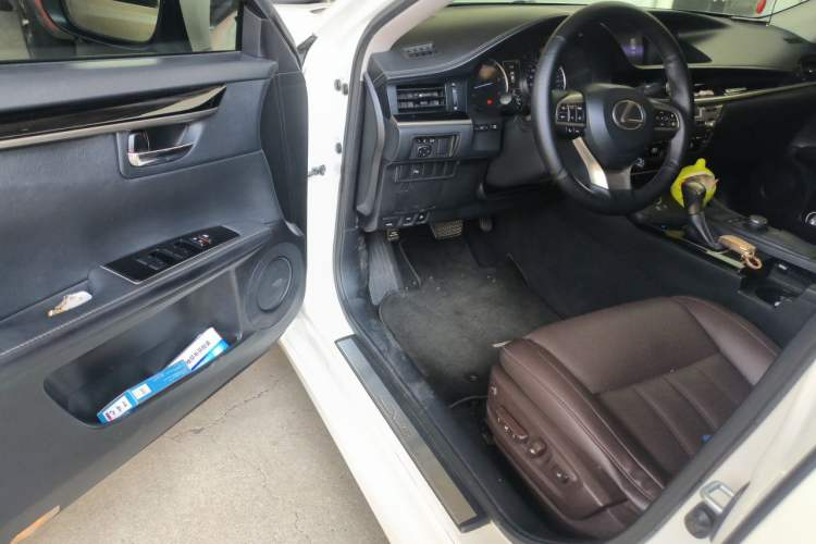 Used Lexus ES 2017 200 30th Anniversary Edition Driver Seat