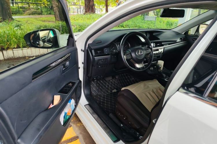 Used Lexus ES 2017 200 30th Anniversary Edition Driver Seat