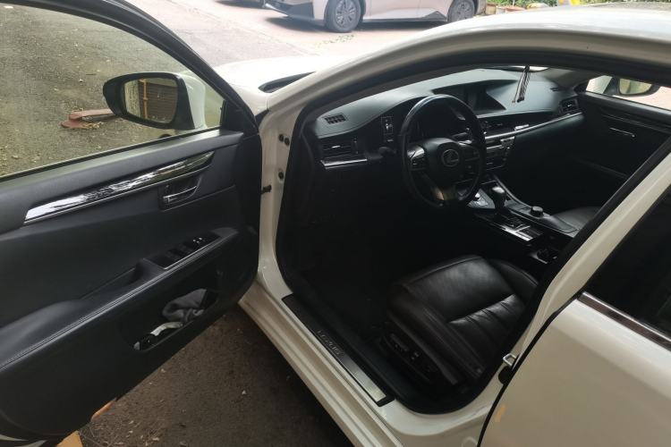 Used Lexus ES 2017 200 30th Anniversary Edition Driver Seat