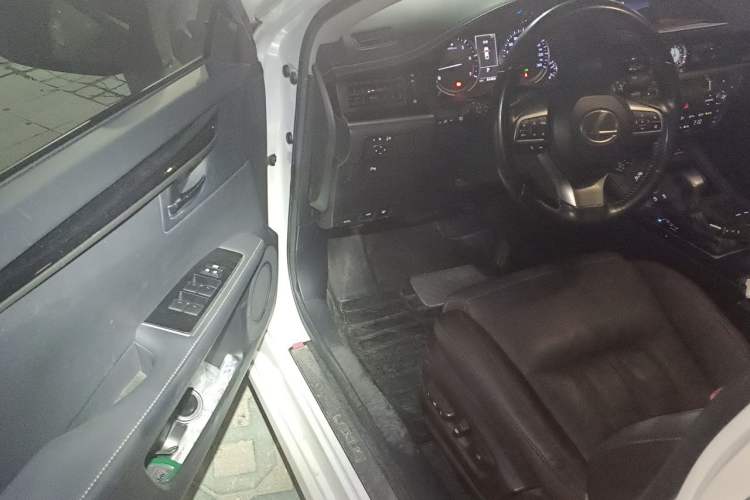 Used Lexus ES 2017 200 30th Anniversary Edition Driver Seat