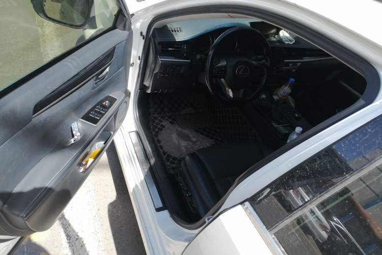 Used Lexus ES 2017 300h Mark Levinson Comfort Edition Driver Seat