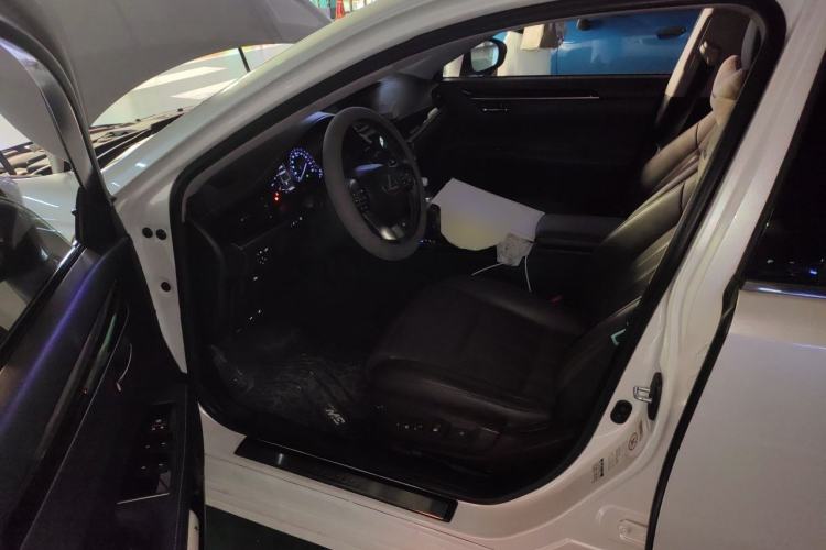 Used Lexus ES 2017 200 30th Anniversary Edition Driver Seat