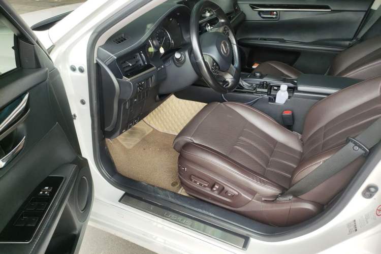 Used Lexus ES 2017 200 30th Anniversary Edition Driver Seat