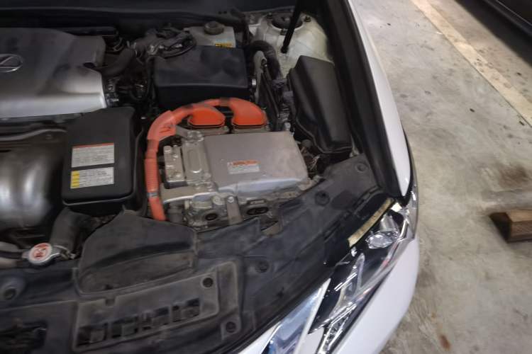Used Lexus ES 2017 300h Mark Levinson Comfort Edition Engine Bay Left