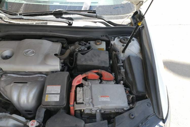 Used Lexus ES 2017 300h Mark Levinson Comfort Edition Engine Bay Left