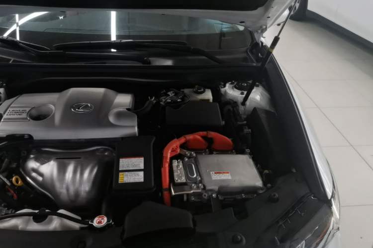 Used Lexus ES 2017 300h Mark Levinson Comfort Edition Engine Bay Left