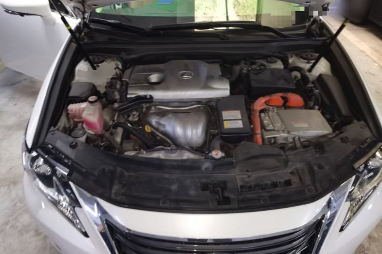 Used Lexus ES 2017 300h Mark Levinson Comfort Edition Engine Bay