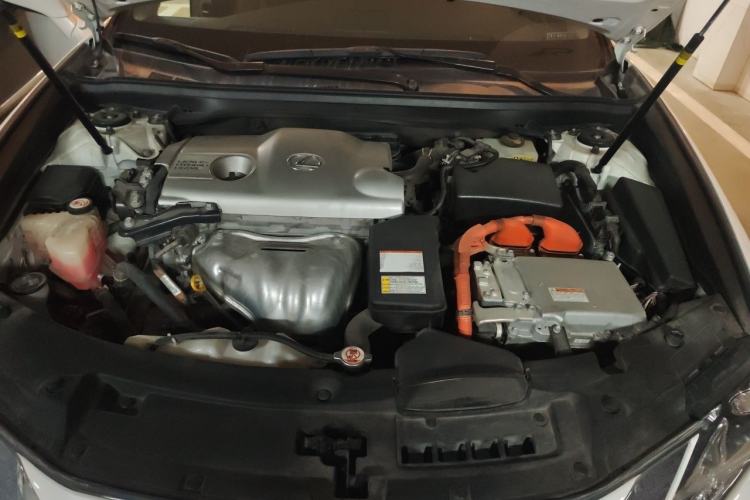 Used Lexus ES 2017 300h Mark Levinson Comfort Edition Engine Bay