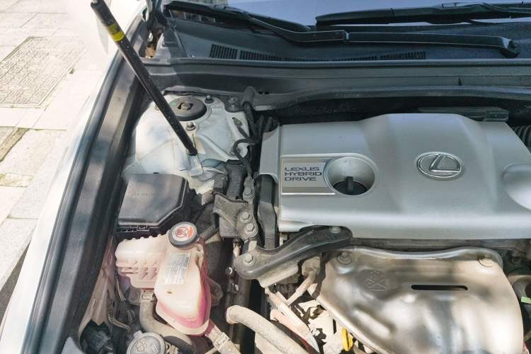 Used Lexus ES 2017 300h Mark Levinson Comfort Edition Engine Bay Right