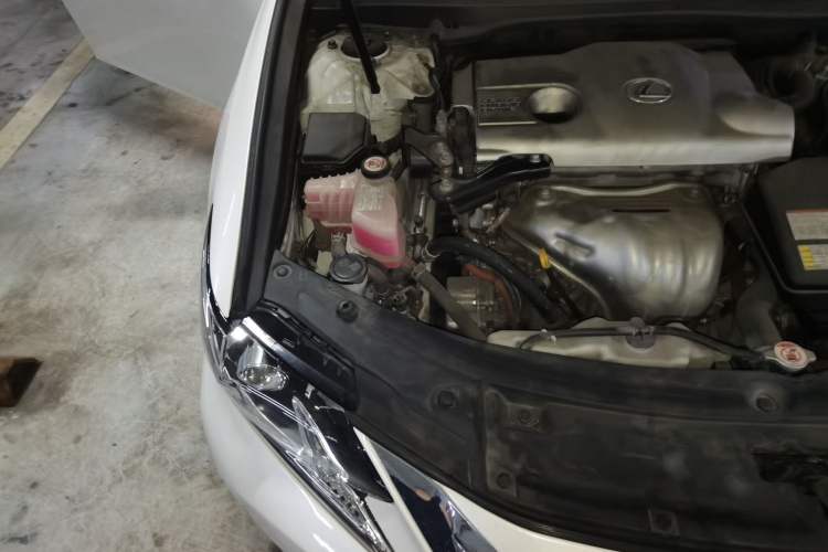 Used Lexus ES 2017 300h Mark Levinson Comfort Edition Engine Bay Right