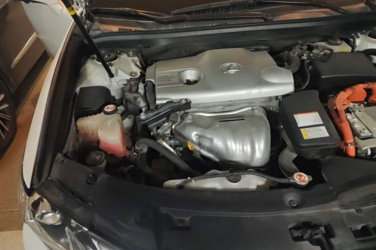 Used Lexus ES 2017 300h Mark Levinson Comfort Edition Engine Bay Right