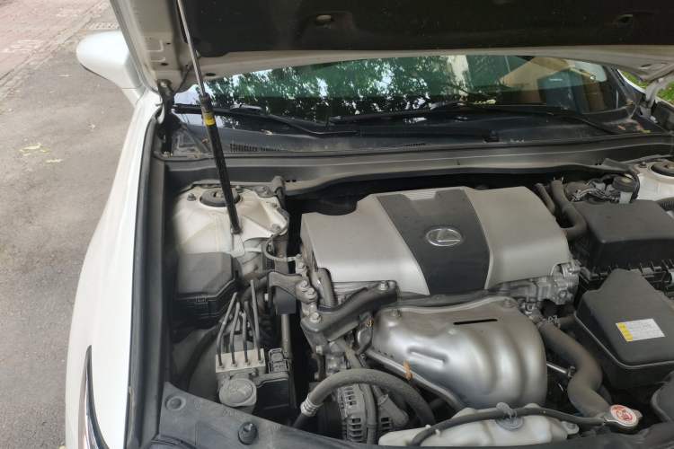 Used Lexus ES 2017 200 30th Anniversary Edition Engine Bay Right