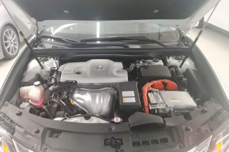 Used Lexus ES 2017 300h Mark Levinson Comfort Edition Engine Bay