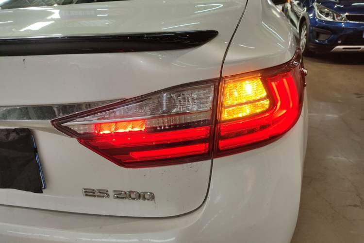 Used Lexus ES 2017 200 30th Anniversary Edition Exterior 1