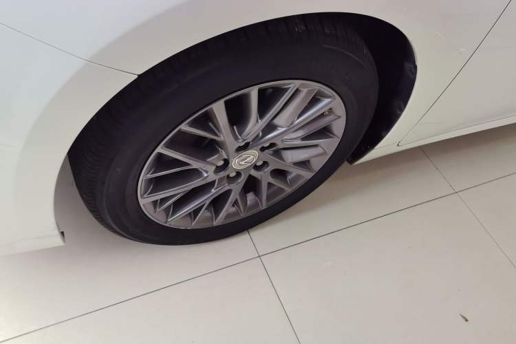 Used Lexus ES 2017 200 30th Anniversary Edition Exterior 3