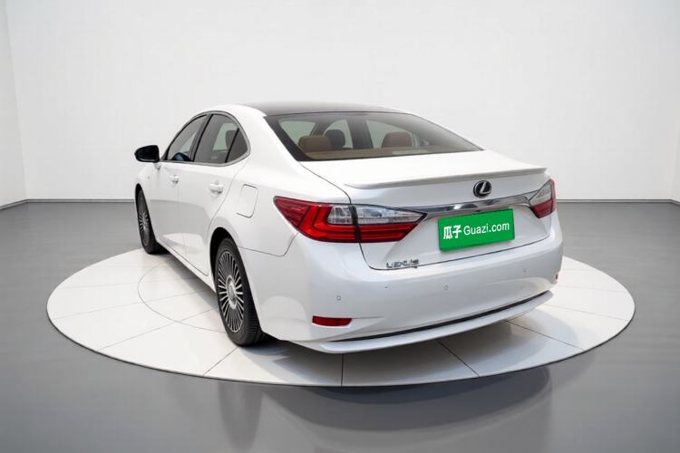 Used Lexus ES 2017 300h Mark Levinson Comfort Edition Exterior 3